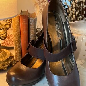 Kenneth Cole Reaction Chocolate Brown Mary Jane style Heels